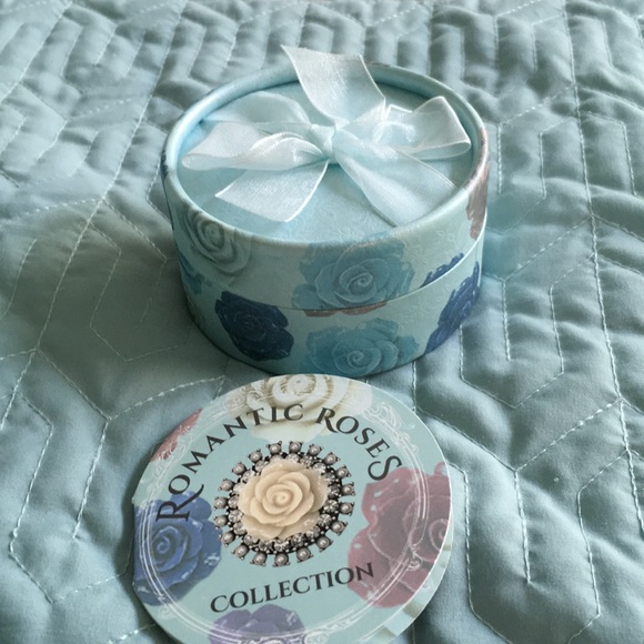 Sweet Romance Earrings
GREAT STOCKING STUFFER! - Picture 5 of 5